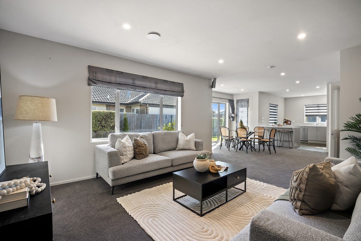 10 ST PETERS CLOSE, Woolston, Christchurch - Carousel 2