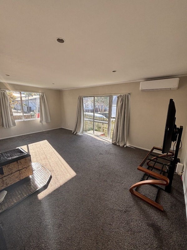 50 Desert Gold Street, Ascot Park, Porirua - Carousel 2