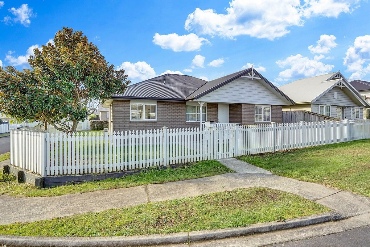 6 Fraser Street, Frankton, Hamilton - Carousel 1