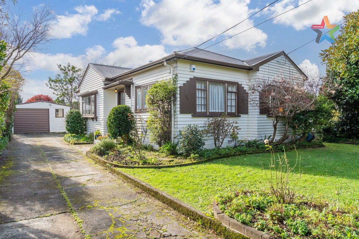 15 Waikare Avenue, Waiwhetu, Lower Hutt - Carousel 2