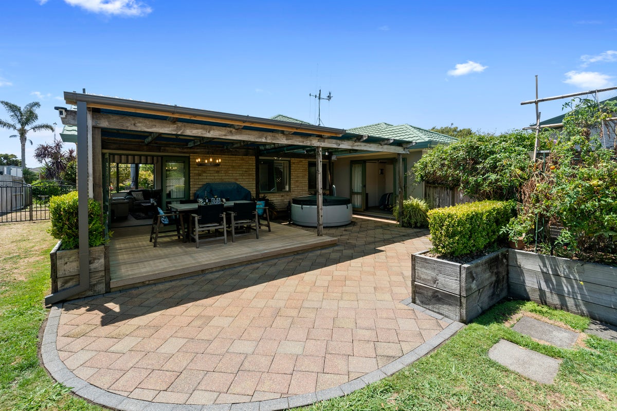 55 Corinth Grove, Papamoa Beach, Papamoa - Carousel 2