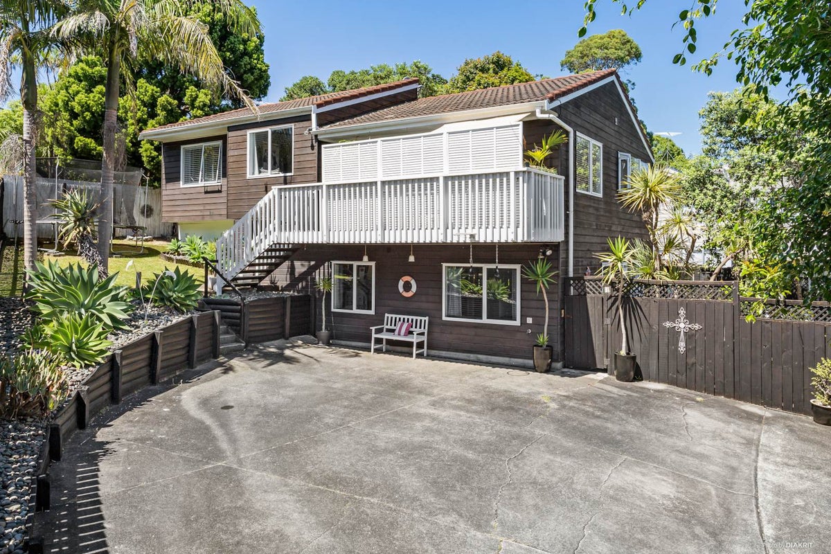 2/63 Langana Avenue, Browns Bay, Auckland - Carousel 1