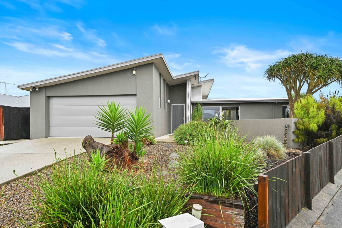 12 Cumbria Way, Hamilton East, Hamilton - Carousel 1