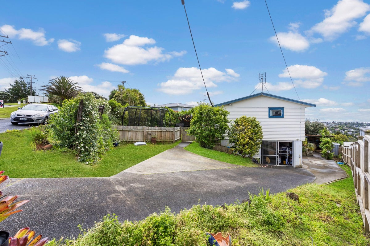 593 East Coast Road, Browns Bay, Auckland - Carousel 2