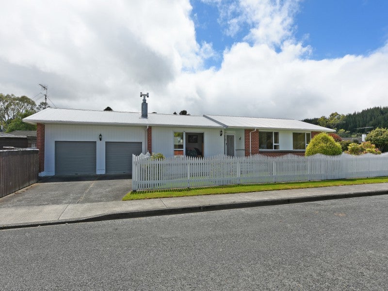 67 Oregon Drive, Maoribank, Upper Hutt - Carousel 17