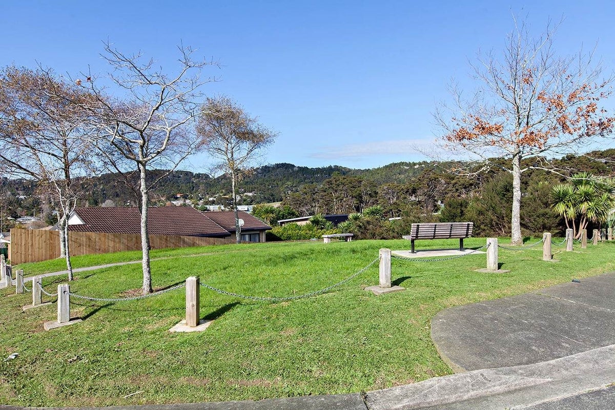 2 Shah Place, Glen Eden, Auckland - Carousel 19