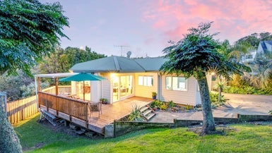 24C Elliston Crescent, Stanmore Bay, Whangaparaoa - Carousel 1