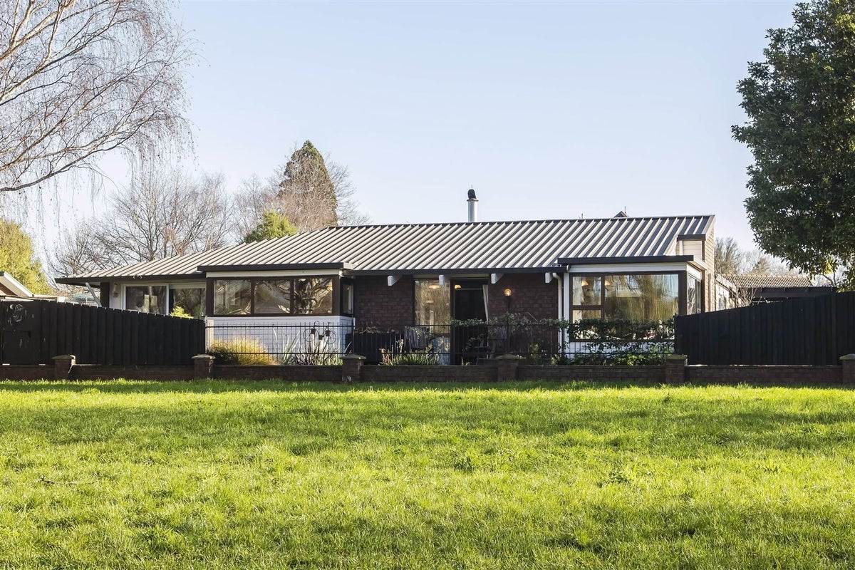 8 Tekapo Place, Opawa, Christchurch - Carousel 1