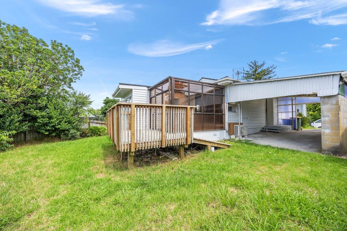 7 Shale Avenue, Massey, Auckland - Carousel 2