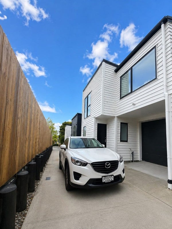 8C Hobart Crescent, Wattle Downs, Auckland - Carousel 1