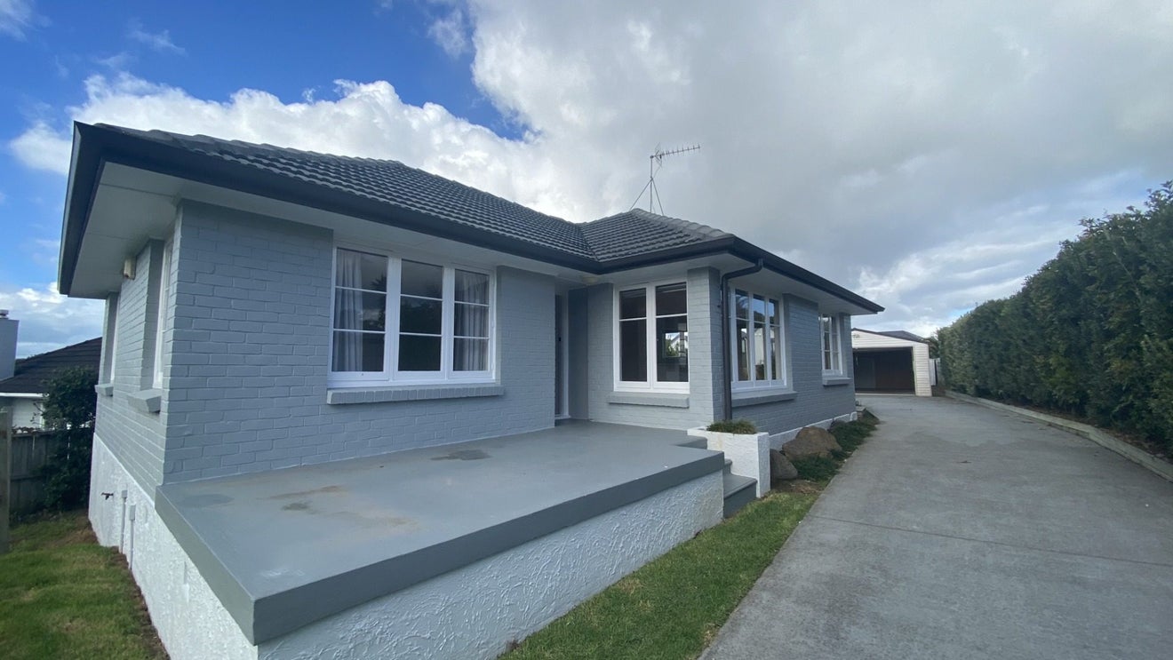 5 Brookfield Road, Te Atatu Peninsula, Auckland - Carousel 1