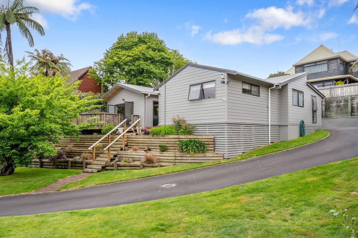 20 Selwyn Road, Lynmore, Rotorua - Carousel 1