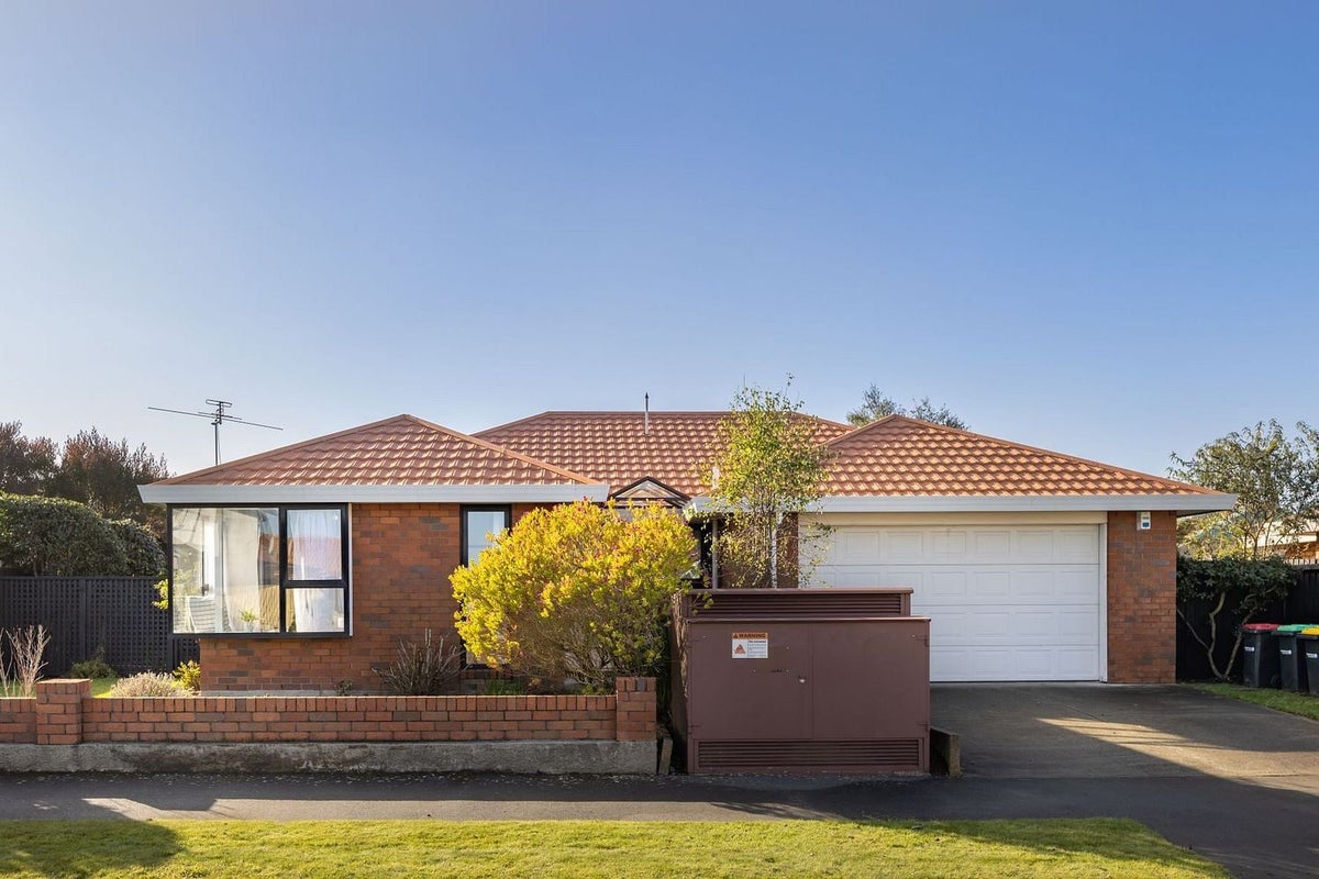 2/1 Apollo Place, Papanui, Christchurch - Carousel 1
