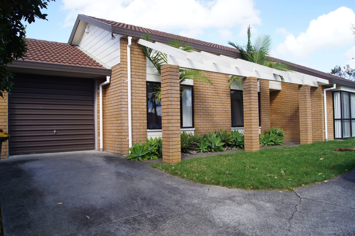 8 Colt Place, Randwick Park, Auckland - Carousel 1