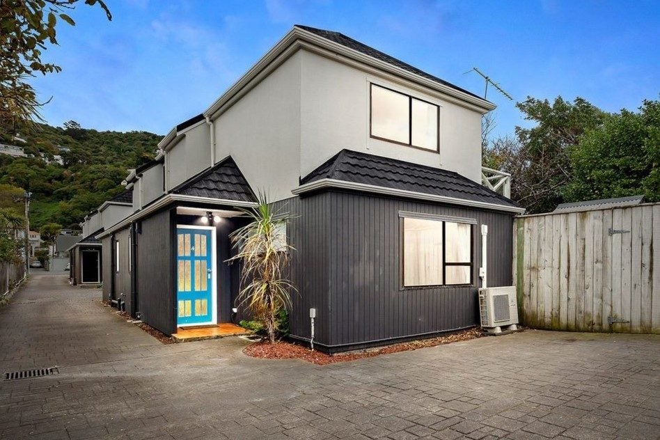 4/163 Queens Drive, Lyall Bay, Wellington - Carousel 1