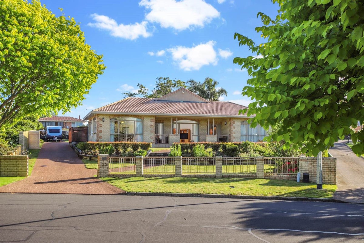 20 Sunny Crescent, Huapai, Kumeu - Carousel 1