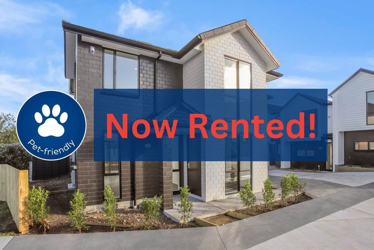 1/10 Shamrock Lane, Te Atatu Peninsula, Auckland - Carousel 1