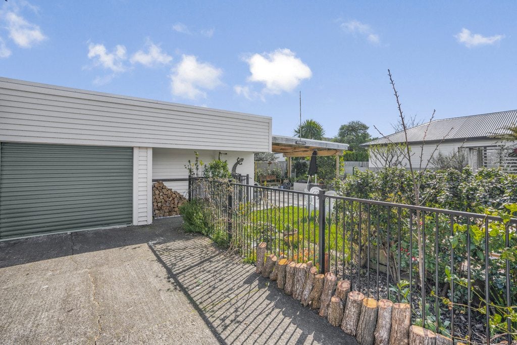 89 William Street, Petone, Lower Hutt - Carousel 25