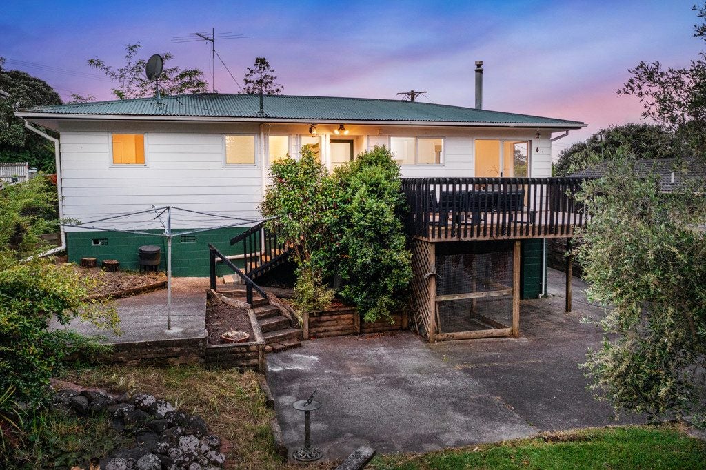 69 Pine Avenue, Henderson, Auckland - Carousel 2