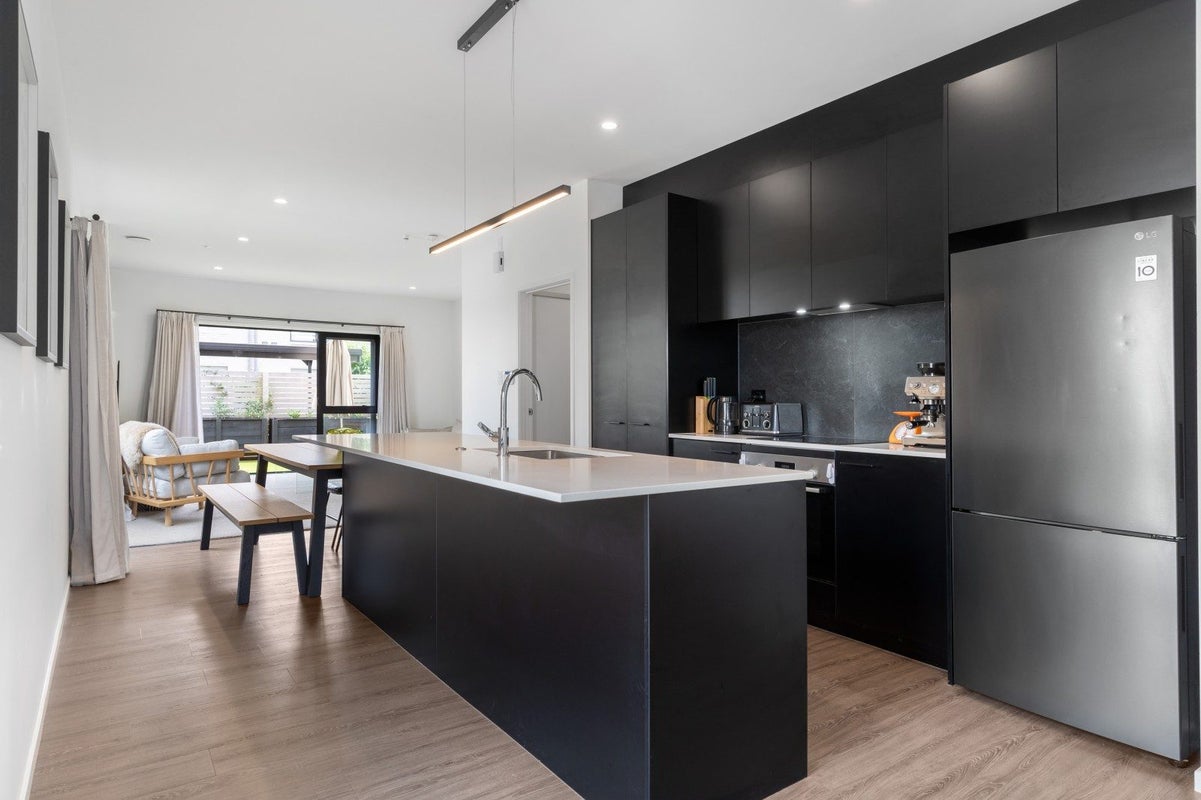 2 Kikorangi Lane, Mount Wellington, Auckland - Carousel 1