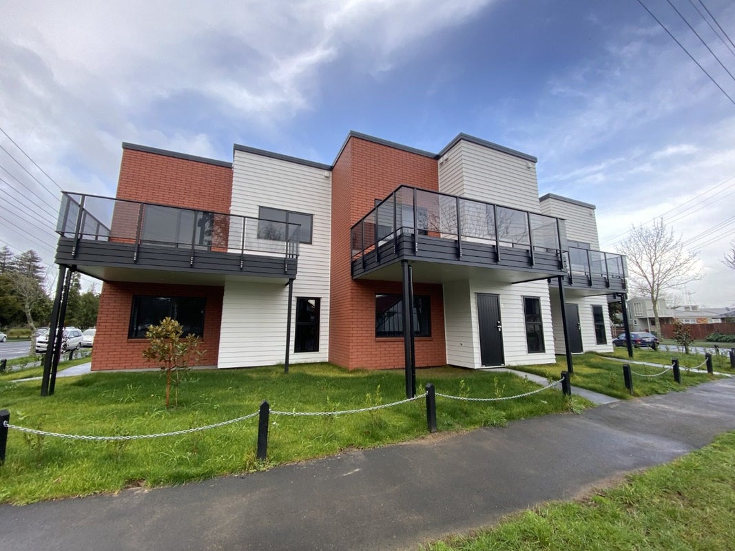 1/169 Knighton Road, Hillcrest, Hamilton - Carousel 1