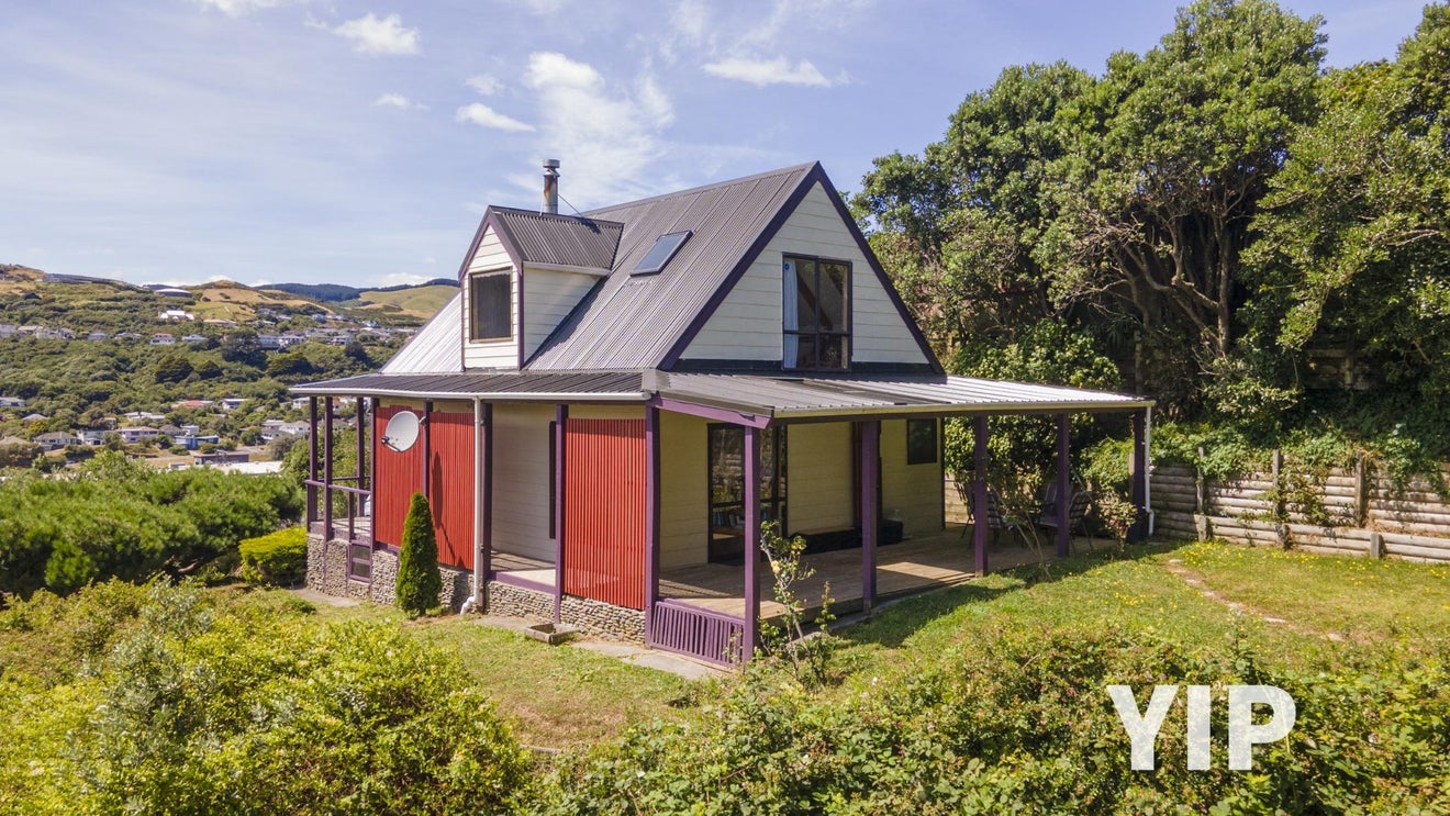 9A Victory Crescent, Tawa, Wellington - Carousel 2