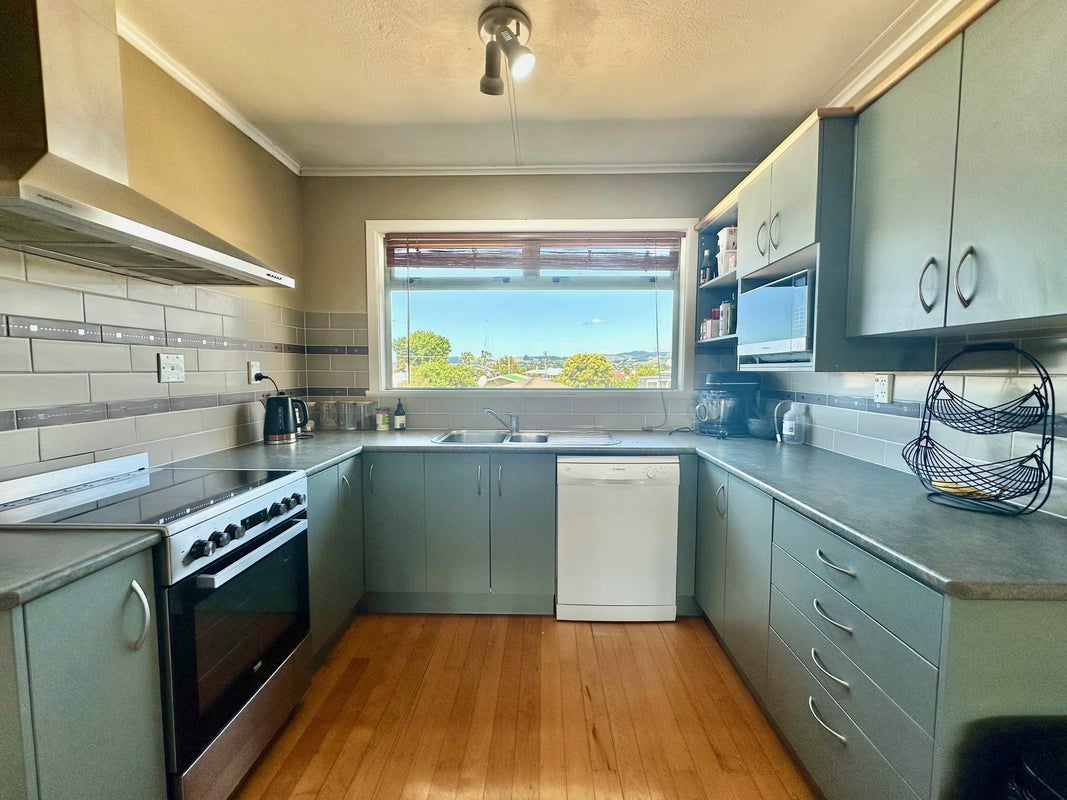6 Lincoln Terrace, Gate Pa, Tauranga - Carousel 2
