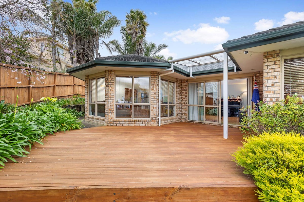 8 Maidstone Place, Oteha, Auckland - Carousel 1