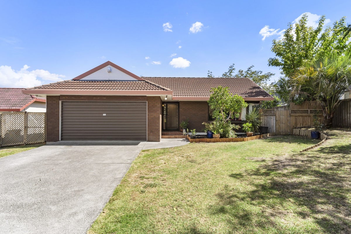 90 Tington Avenue, Wattle Downs, Auckland - Carousel 1