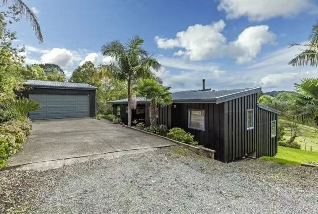 100 Upper Orewa Road, Wainui, Silverdale - Carousel 1