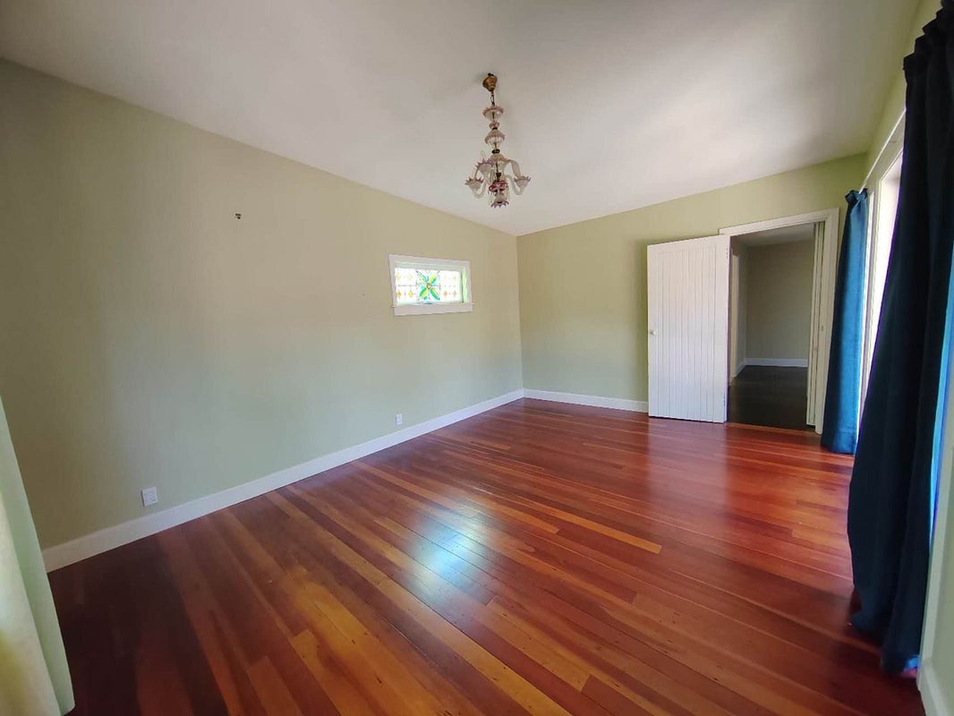 10 Neptune Avenue, Beach Haven, Auckland - Carousel 1