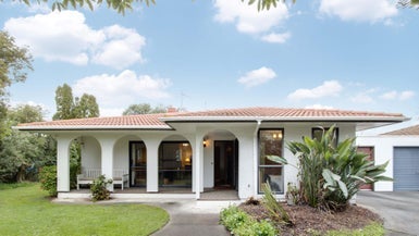 1/911 Queen Street East, Parkvale, Hastings - Carousel 1
