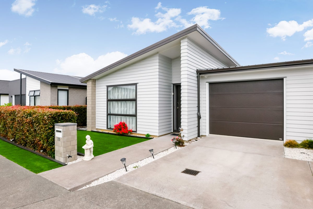 25 Rosslands Avenue, Karaka, Papakura - Carousel 1
