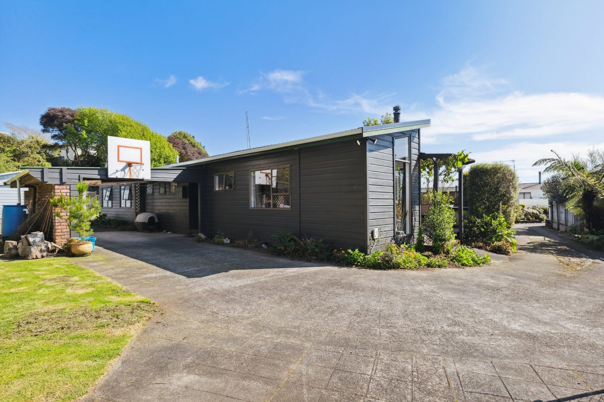 15B Marchant Place, Westown, New Plymouth - Carousel 31