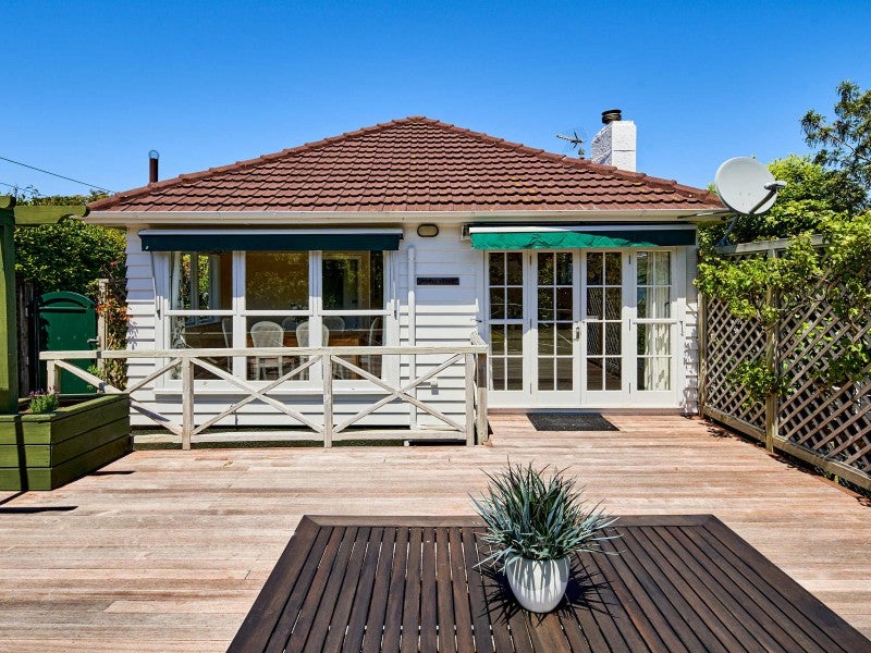 196 Karori Road, Karori, Wellington - Carousel 1