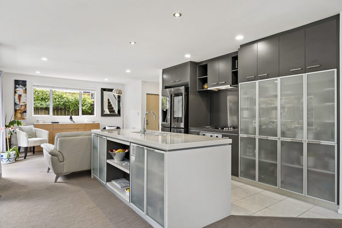 17 Romola Street, Glendowie, Auckland - Carousel 2