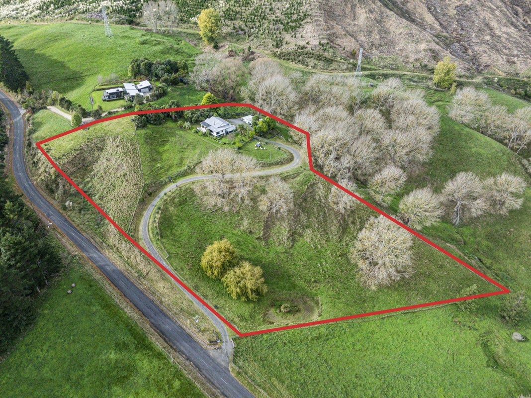 122 Waipunga Road, Eskdale, Napier - Carousel 1