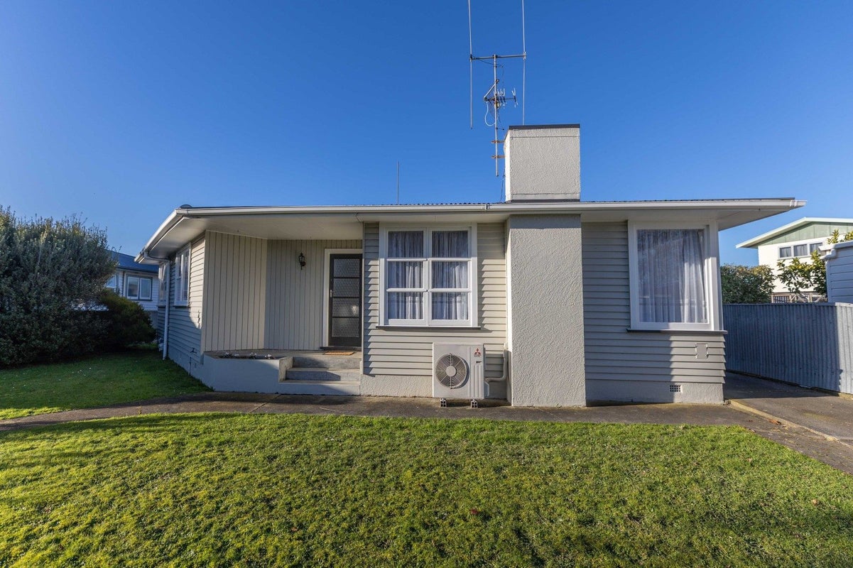 35 Aspiring Avenue, Milson, Palmerston North - Carousel 18