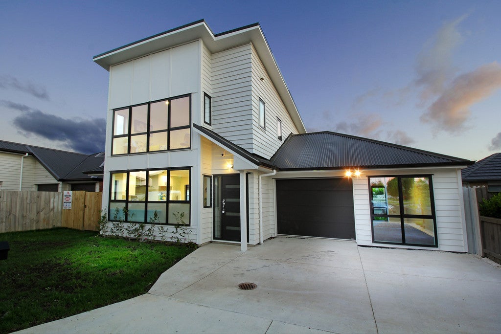 1 Whekau Drive, Takanini, Papakura - Carousel 1