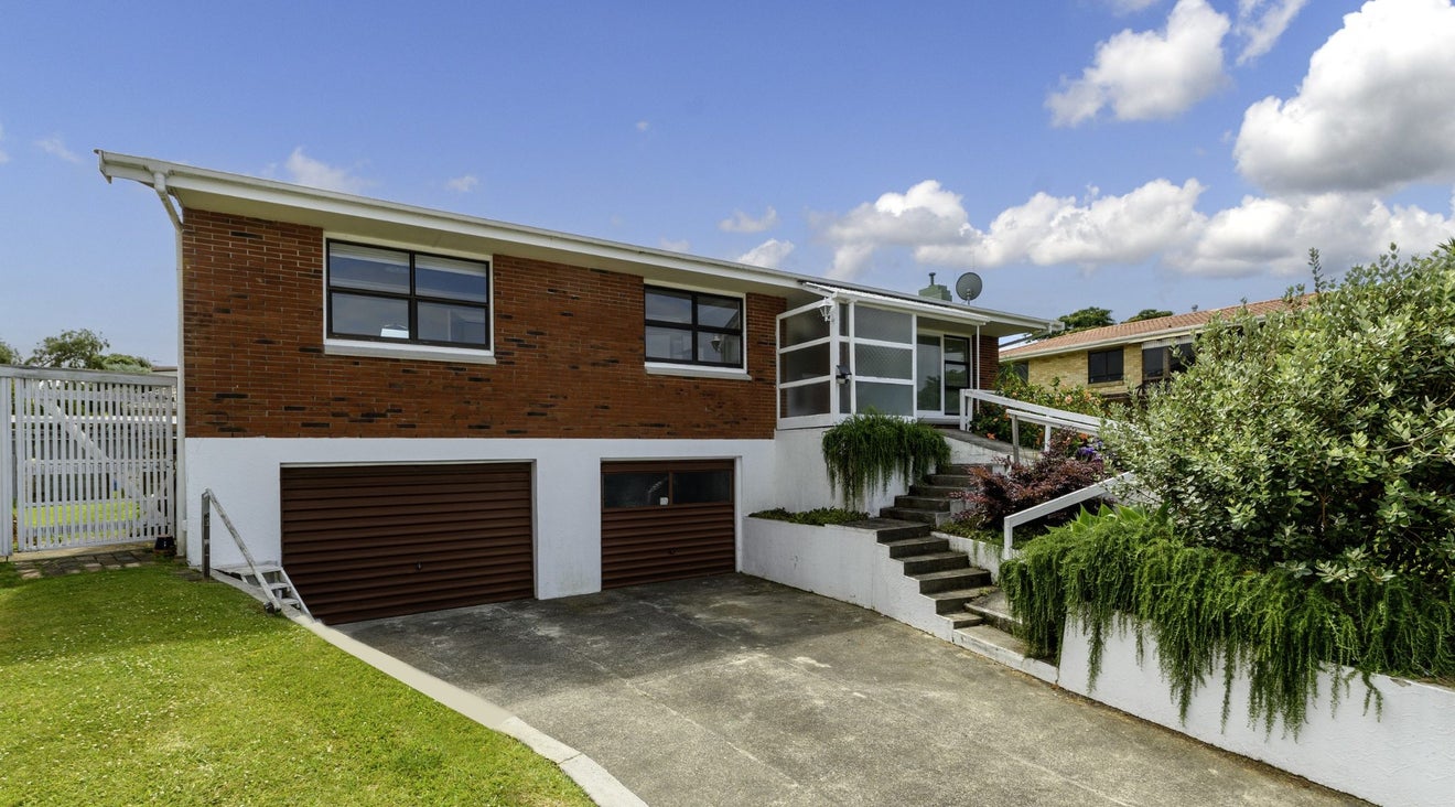 4 Woods Avenue, Matua, Tauranga - Carousel 1