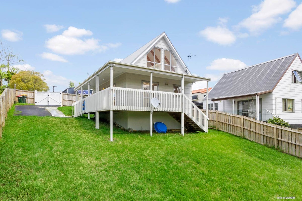 121A Seabrook Avenue, New Lynn, Auckland - Carousel 1