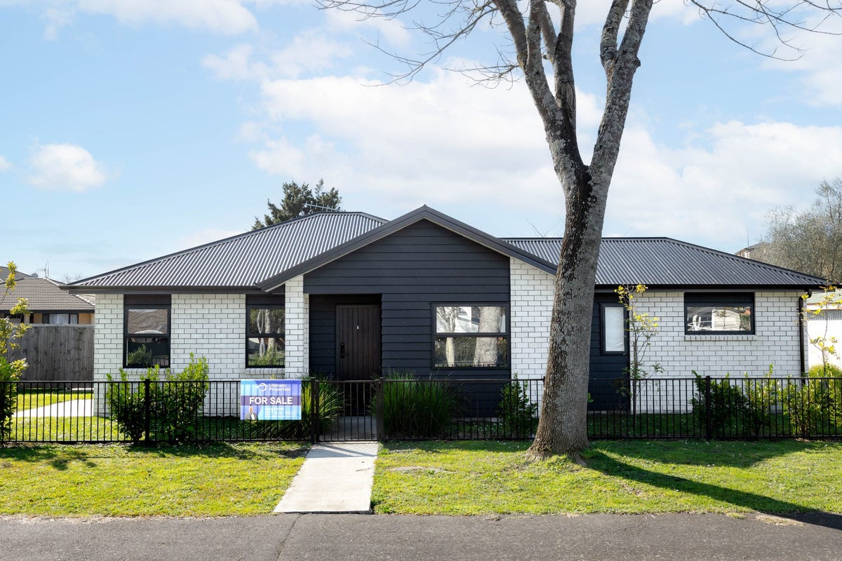 1/11 Forster Avenue, Hillcrest, Hamilton - Carousel 1
