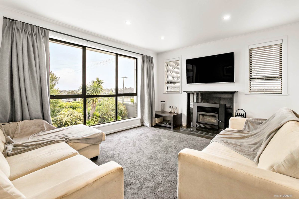 26 Rosamund Avenue, New Windsor, Auckland - Carousel 2