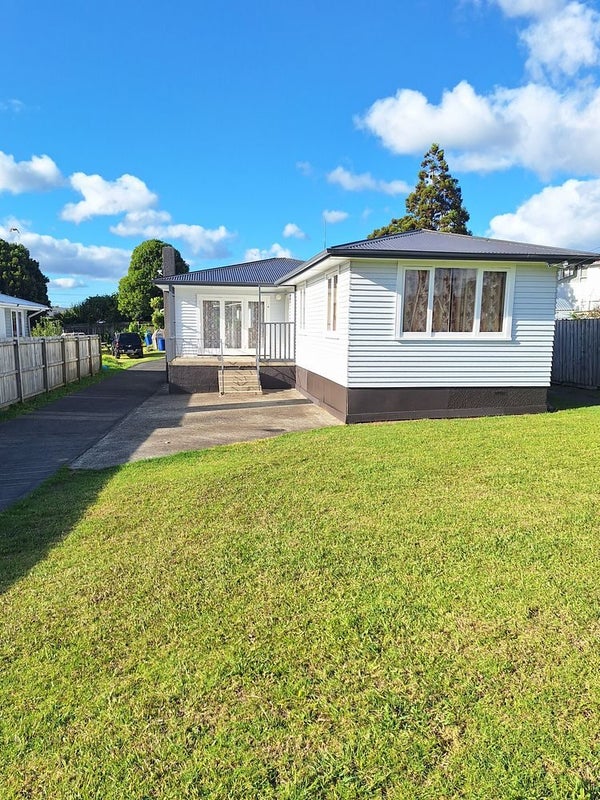6 Daphne Street, Kelston, Auckland - Carousel 2