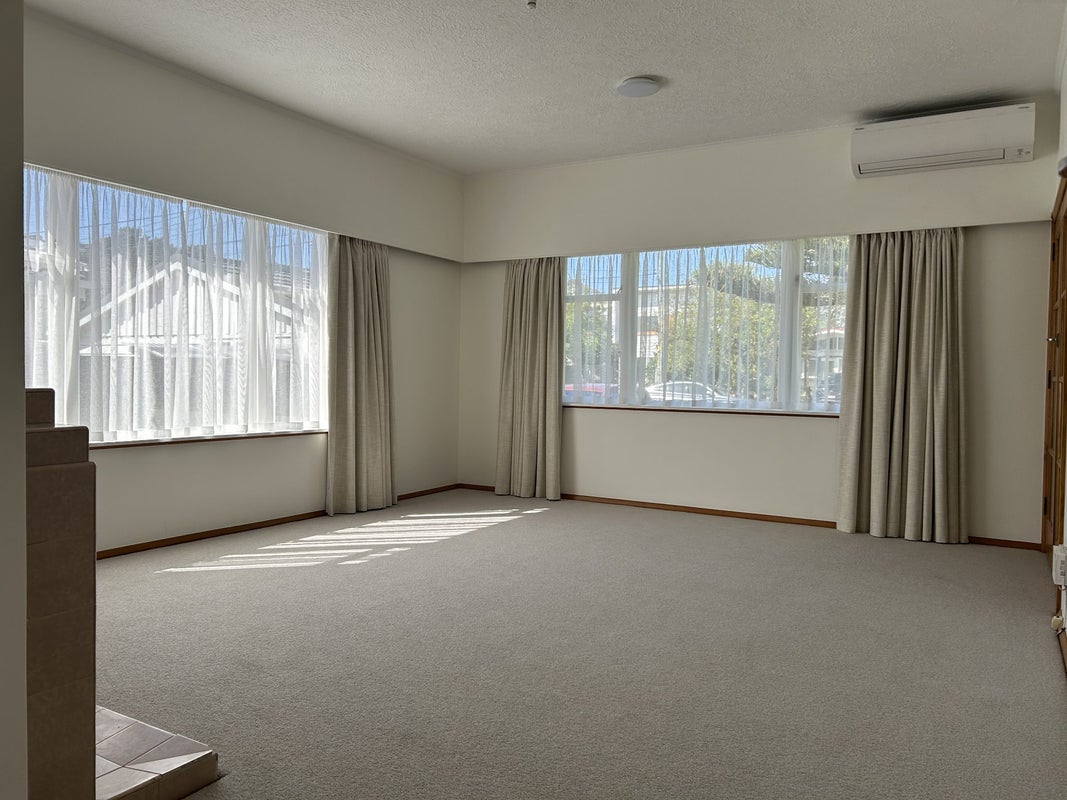 16 Strathmore Avenue, Strathmore Park, Wellington - Carousel 2
