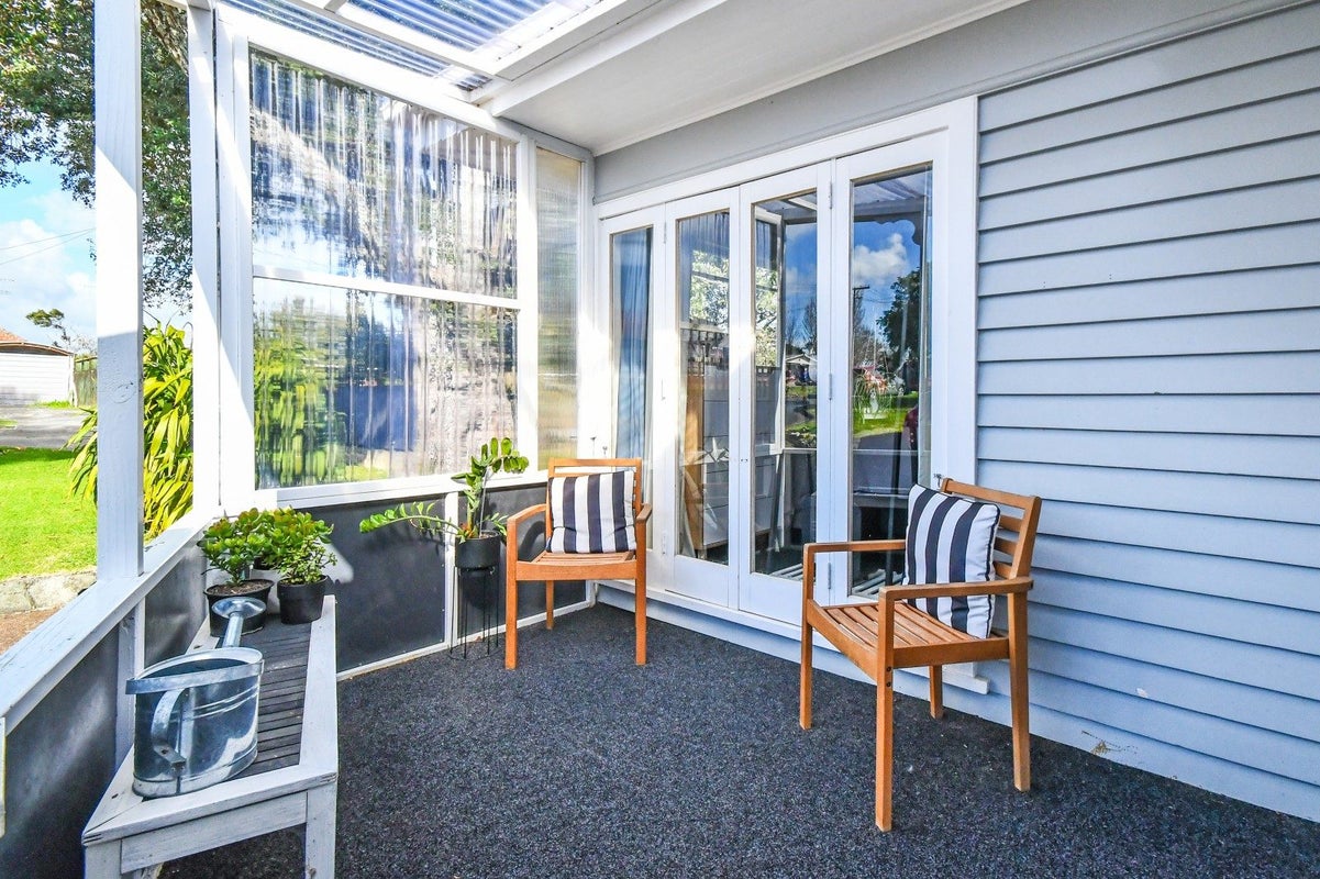 32 Peverill Crescent, Papatoetoe, Auckland - Carousel 2