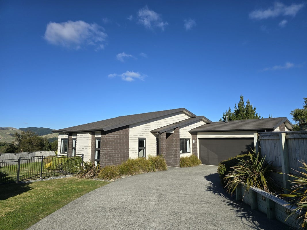 116 Endeavour Drive, Whitby, Porirua - Carousel 2