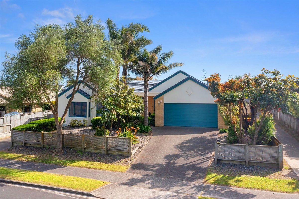 20 Thebes Grove, Papamoa Beach, Papamoa - Carousel 1