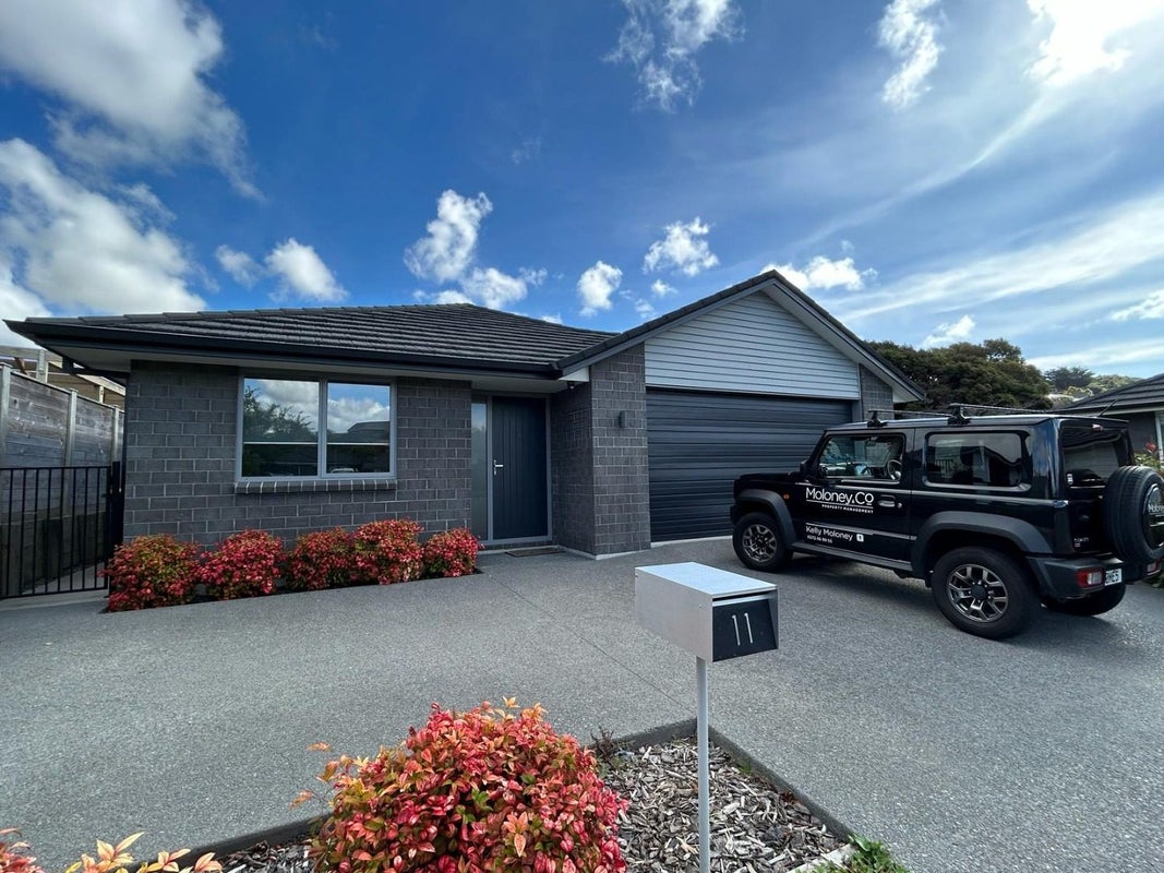 11 Tide Lane, Whitby, Porirua - Carousel 1