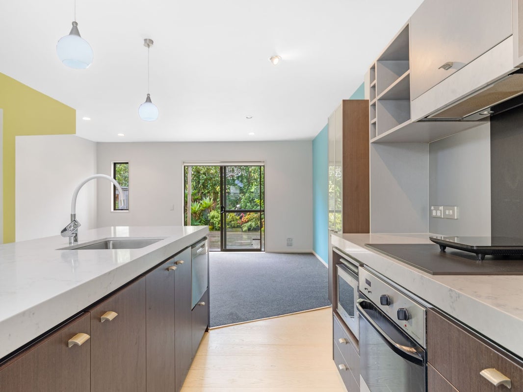 17/21 Hunters Park Drive, Three Kings, Auckland - Carousel 2